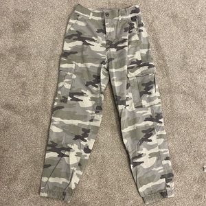 american eagle camo cargo pants